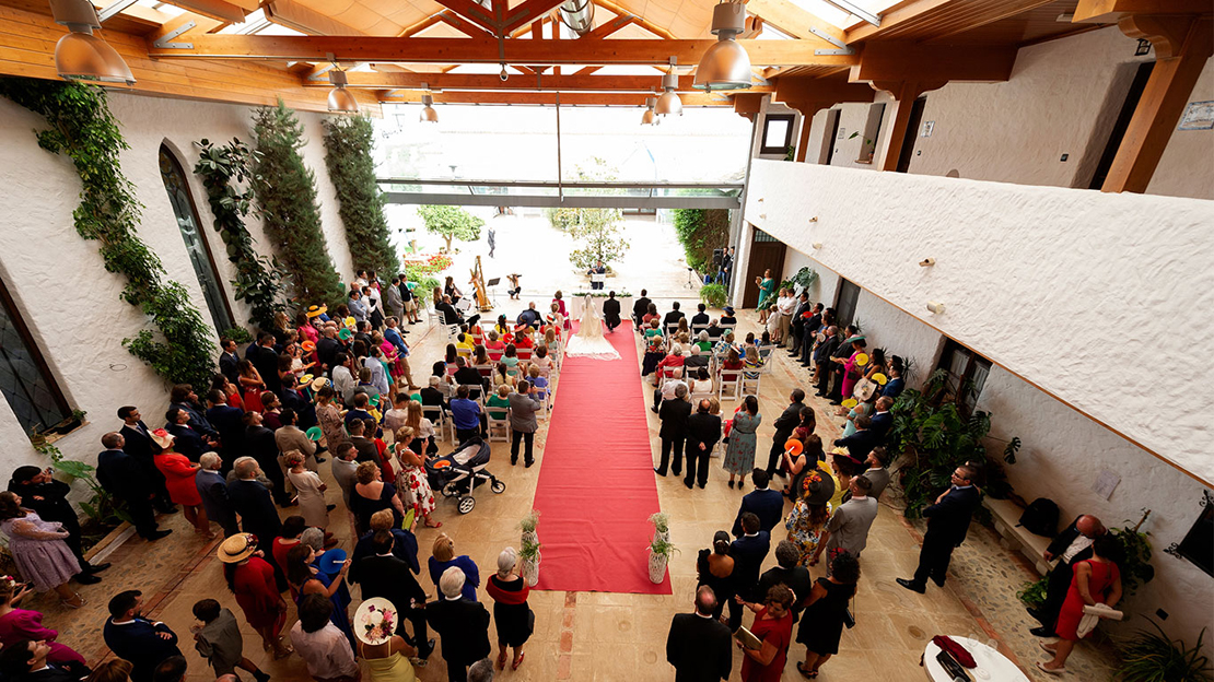 Boda civil en el patio andaluz